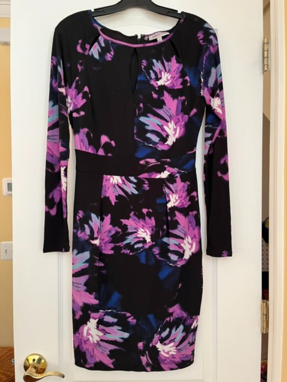 Jennifer Lopez Abstract Floral Long‑Sleeve Dress – Size M